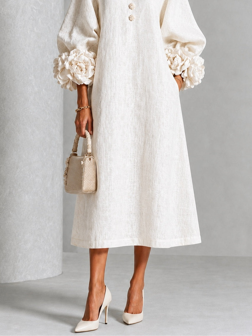 Chiara | Minivestido de mezcla de lino con puños de rosas, blanco