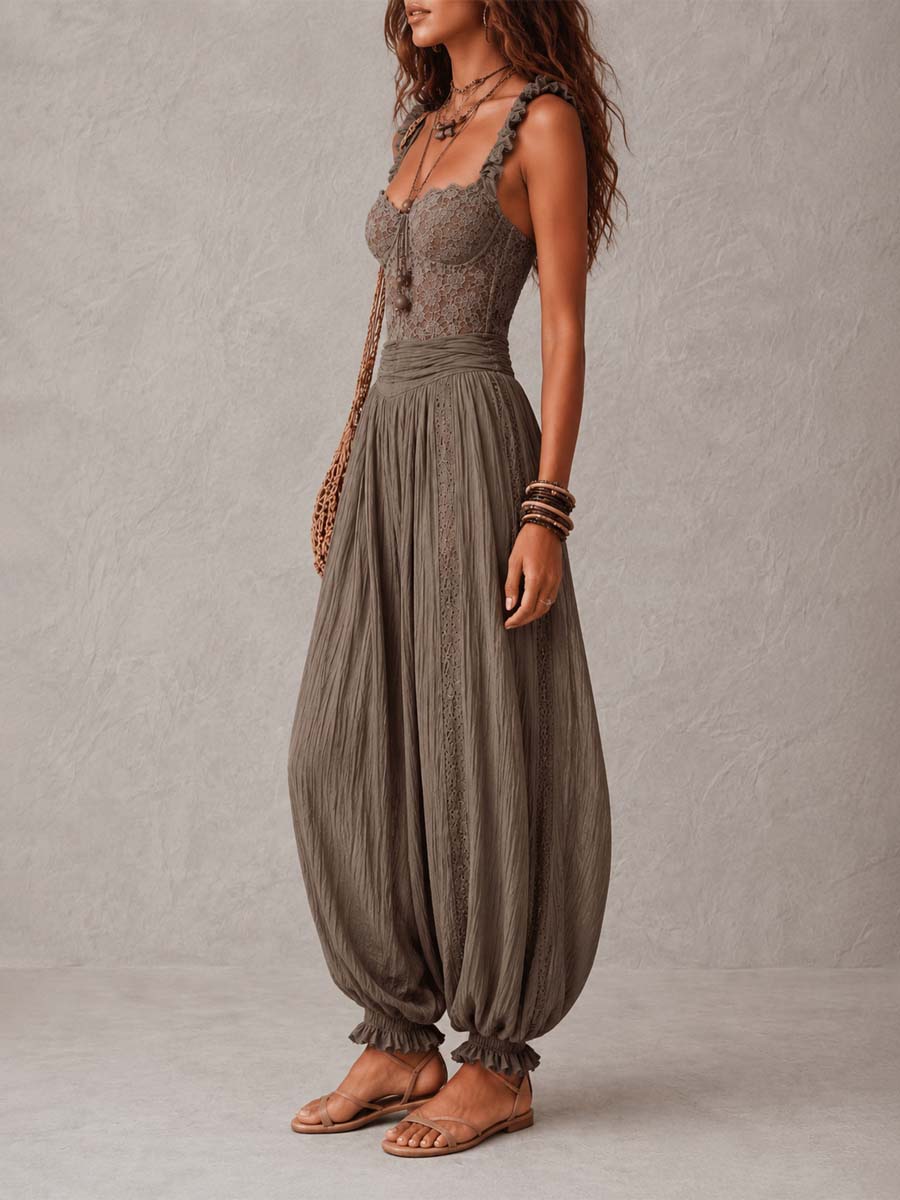 Nieves • Completo con top in pizzo grigio e pantaloni harem in cotone plissettato