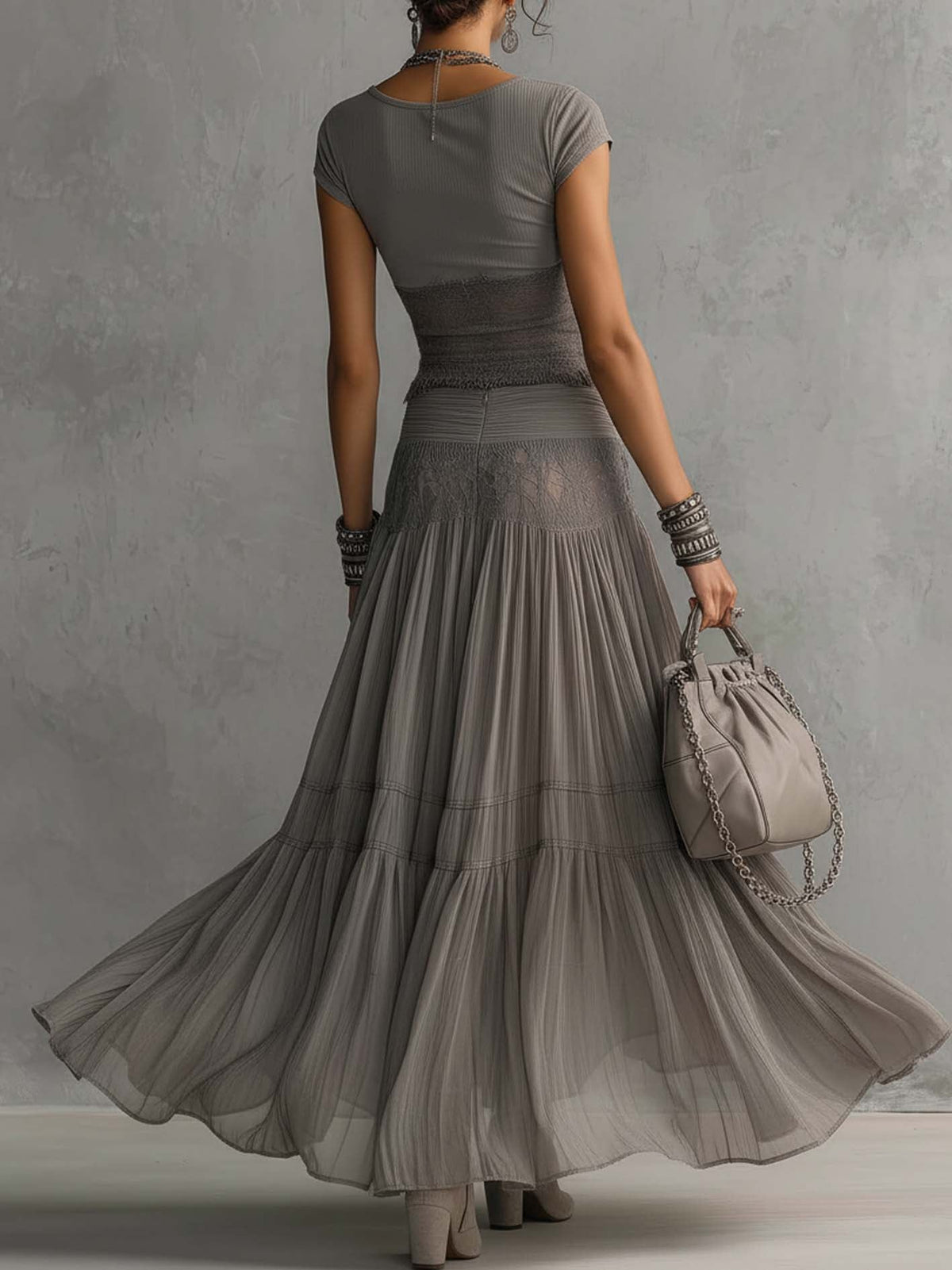 Set Top in Pizzo Trasparente Grigio e Gonna Maxy Plissettata