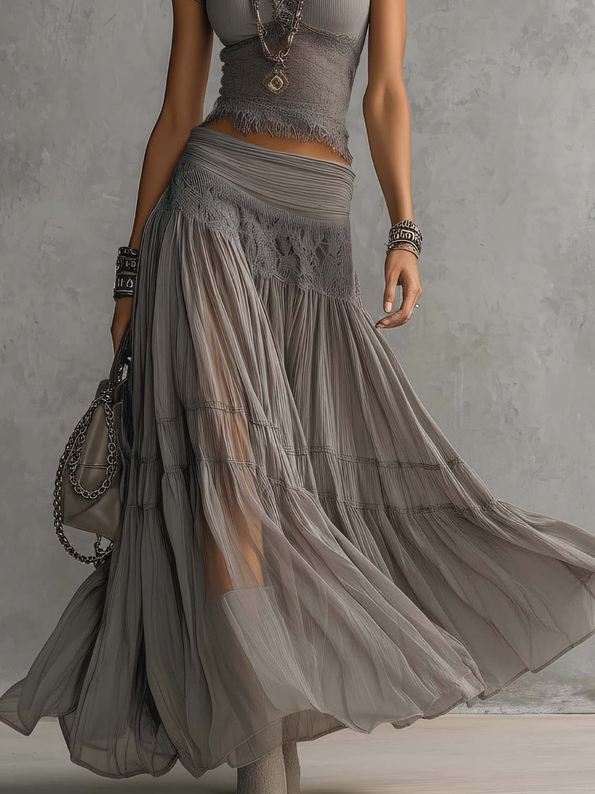 Set Top in Pizzo Trasparente Grigio e Gonna Maxy Plissettata