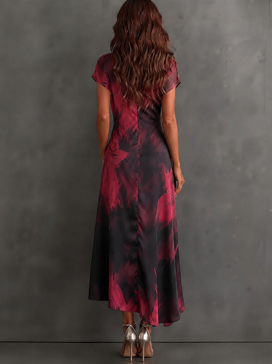 VESTIDO MIDI CON CARTERA CON ESTAMPADO ABSTRACTO ROJO Y NEGRO, CUELLO CON ESCUELLO EN V, MANGA CORTA, CINTURA PARA ANUDAR, DOBLADO ASIMÉTRICO CON VOLANTES