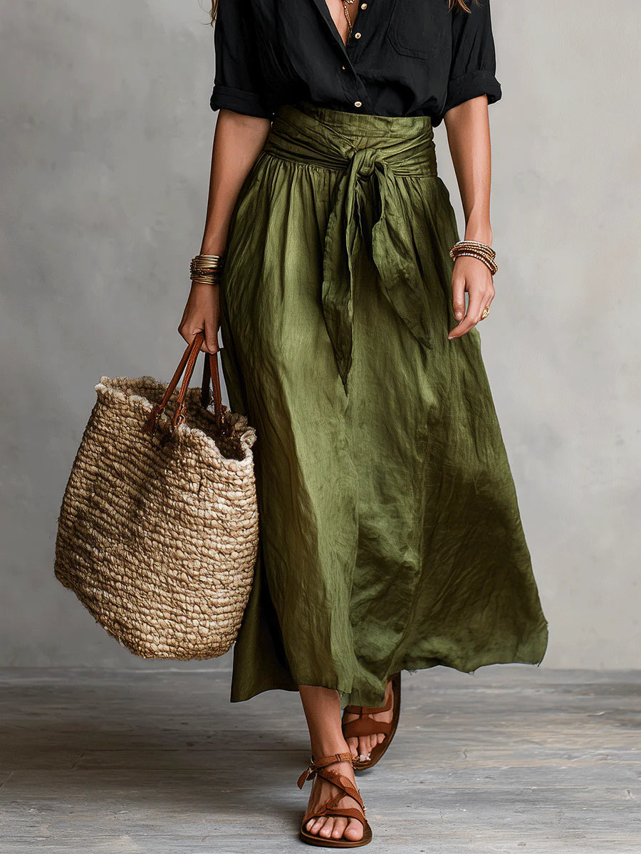Vera™ | Completo di due pezzi: maglietta nera e gonna midi verde oliva