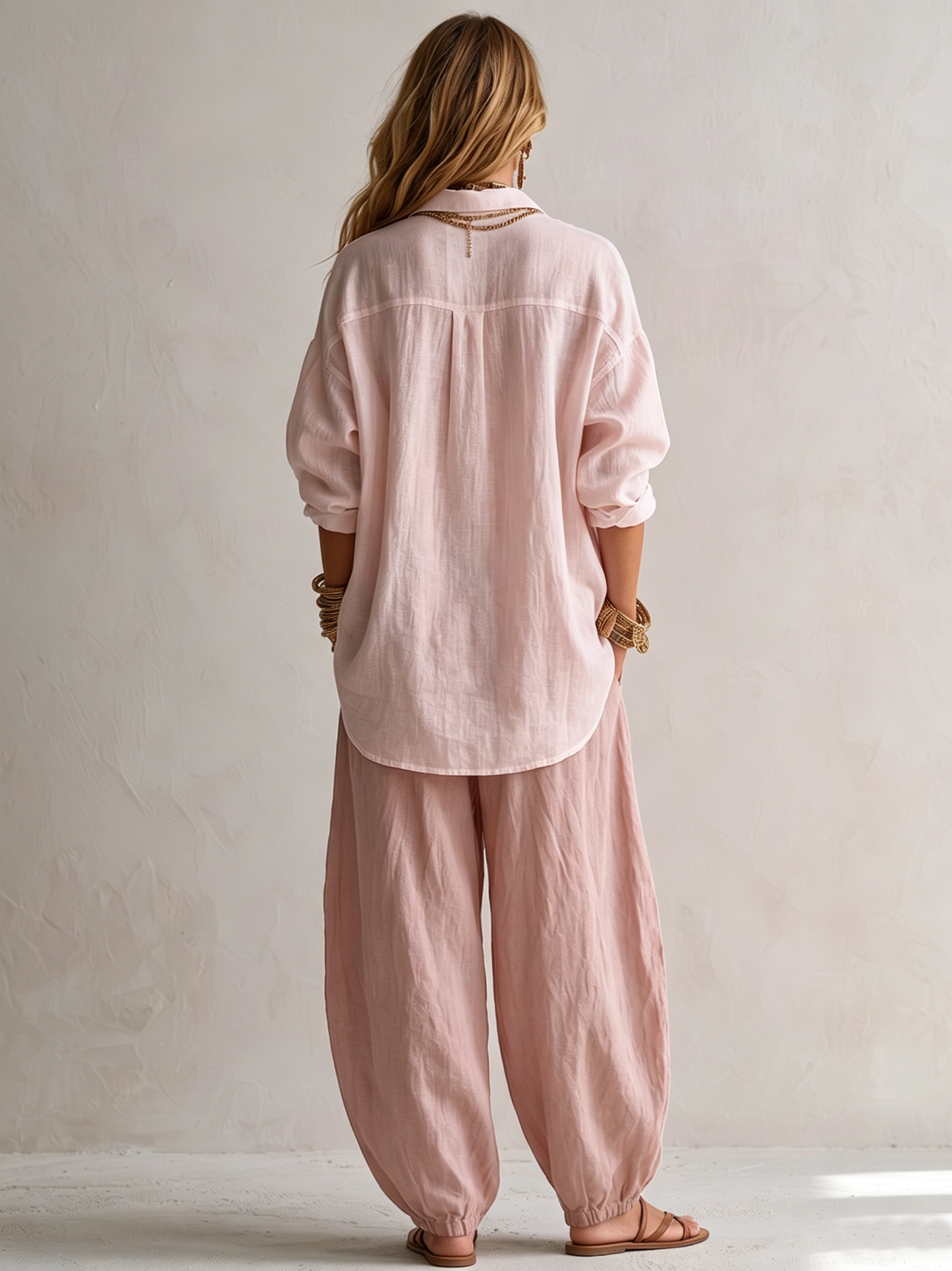 Camicia Bianca Larga e Pantaloni Lantern Verde a Gamba Larga