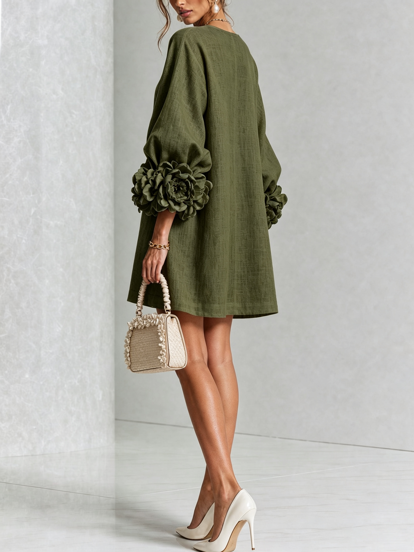 Minivestido camisero floral verde oliva con puños florales originales.
