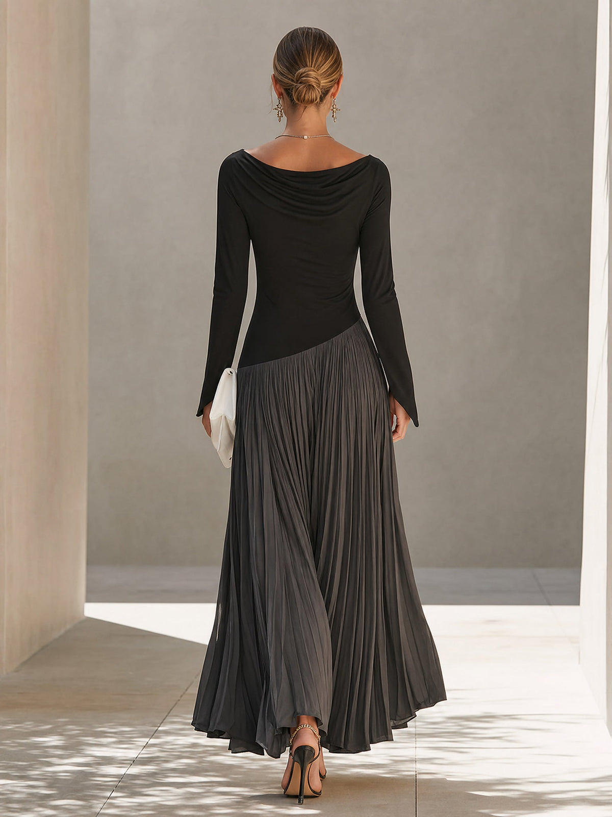 Abito Maxi Plissettato con Collo Drappeggiato Bicolore Nero e Grigio
