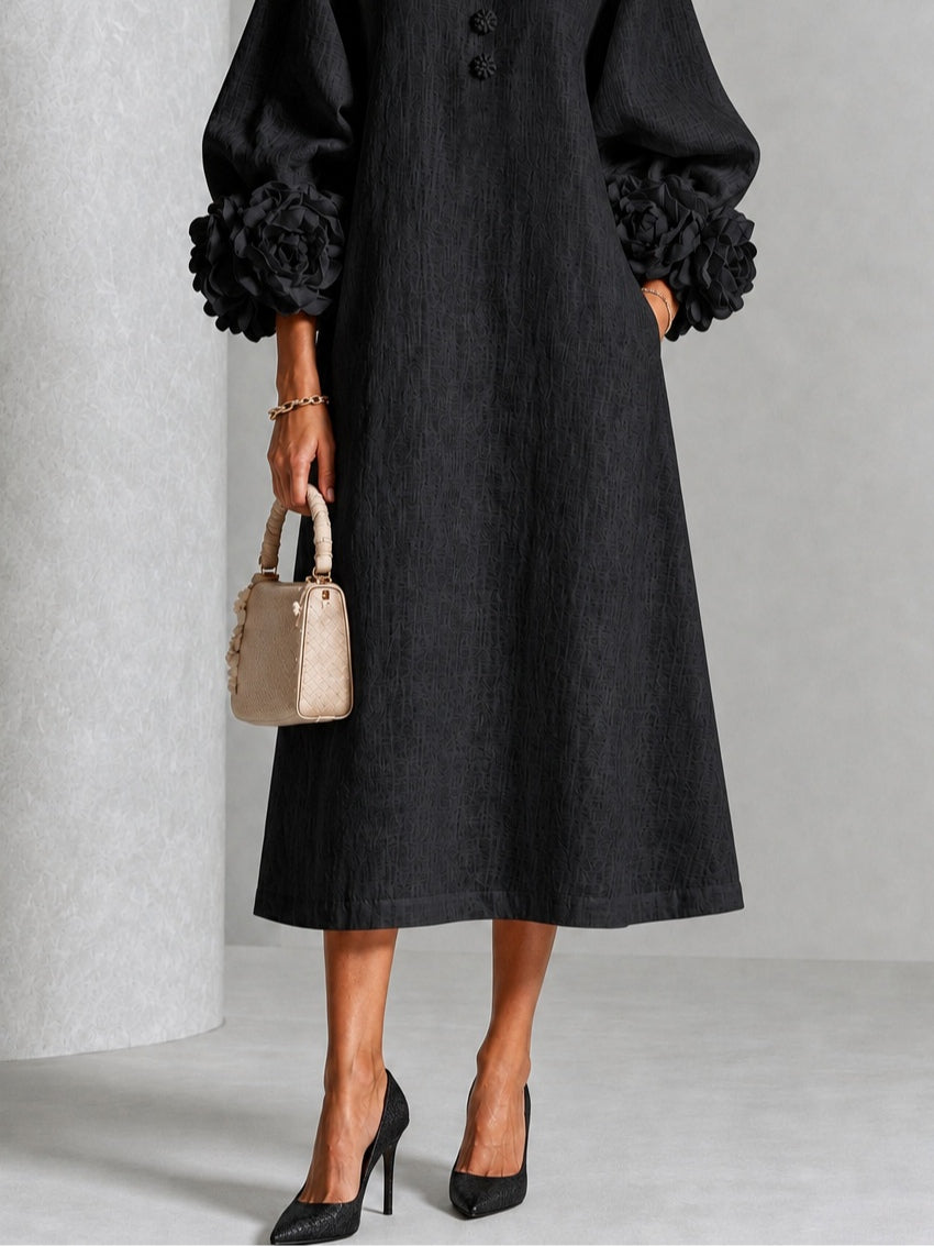 Cecilia | Minivestido de mezcla de lino con puños de rosas, negro