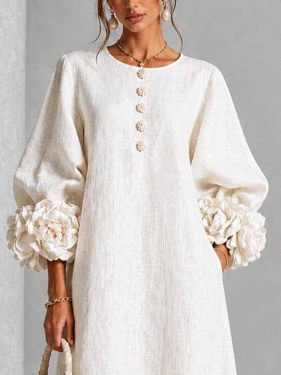 Chiara | Minivestido de mezcla de lino con puños de rosas, blanco