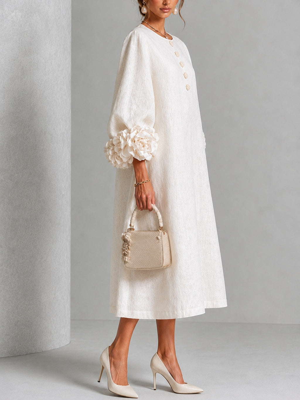 Chiara | Minivestido de mezcla de lino con puños de rosas, blanco